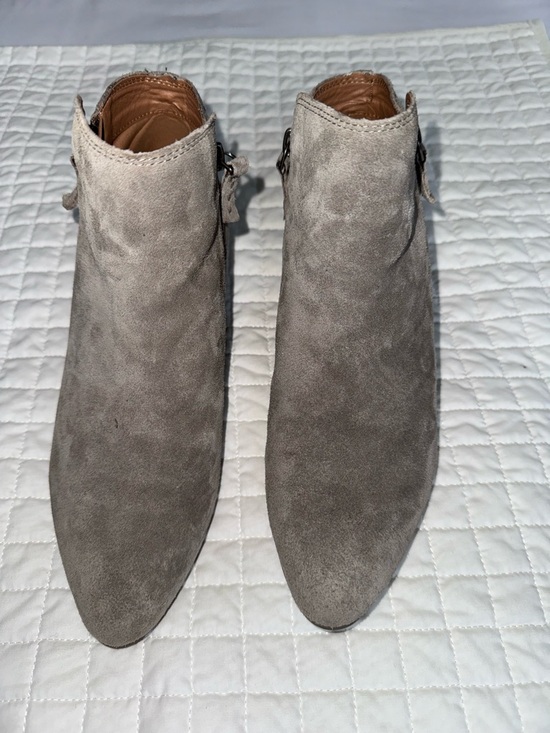 FRYE Taupe Suede Booties Women Frye Light Taupe Suede Ankle Booties with Side Zipper EUC